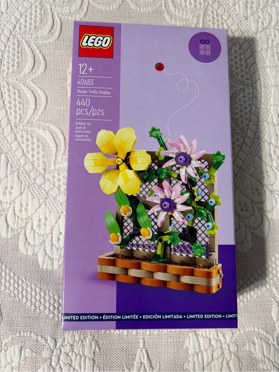 Lego Other - NWT LEGO Flower Trellis Display - Purple and Yellow